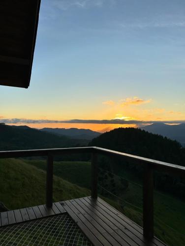 Landskap semula jadi dekat dengan chalet