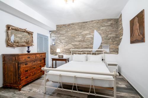 Кровать или кровати в номере "The Pomegranate House" - Tranquil Retreat