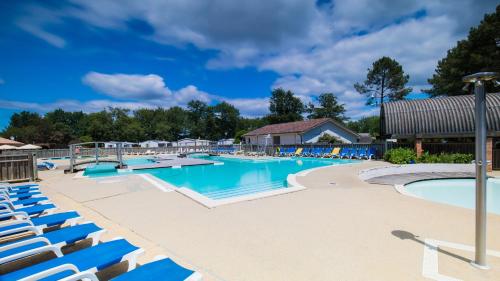 Πισίνα στο ή κοντά στο Cocooning Tipi - Azur