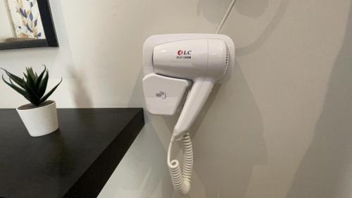 a hair dryer is hanging on a wall at شقة 7 هادئة بتصميم انيق ثلاث غرف ودخول ذاتي in Al Khobar