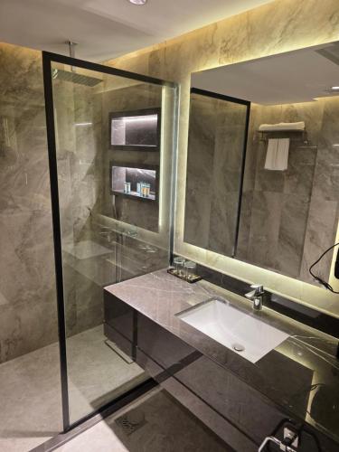a bathroom with a sink and a shower at Sedra Global Hotel, Madinah - فندق سدرة العالمى, المدينة in Al Madinah