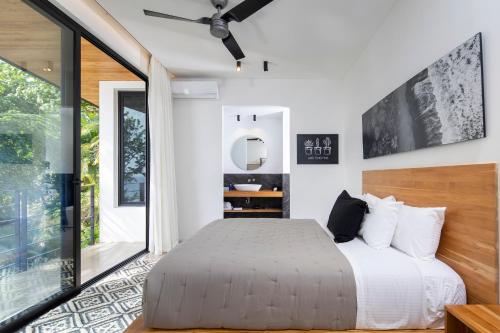 Villa Nof Yam - Luxury Ocean View, Santa Teresaにあるベッド