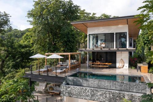 Villa Nof Yam - Luxury Ocean View, Santa Teresaの敷地内または近くにあるプール