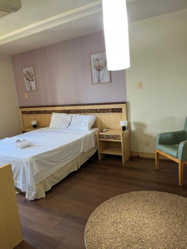 Postel nebo postele na pokoji v ubytování M&V Flats - Prédio Let's Idea- 1 km Mané Garrincha - 500m Esplanada dos Ministérios - Ar condicionado - Cama queen size - Piscina - Academia