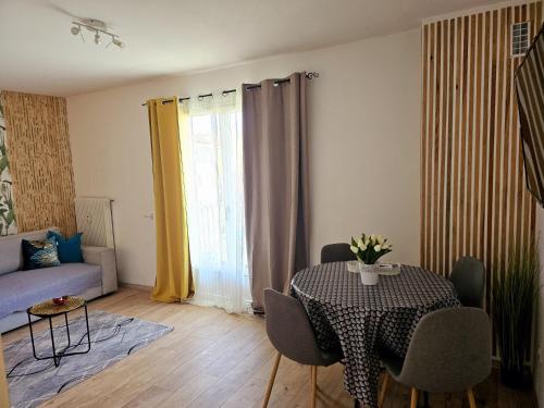 Paradise Apartment near downtown lake & Free Parking - local bike