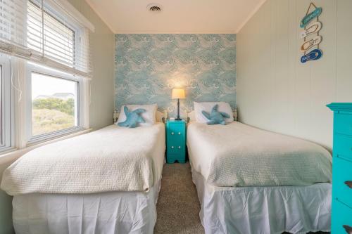 Ένα ή περισσότερα κρεβάτια σε δωμάτιο στο Beachside 4bdrm Emerald Isle