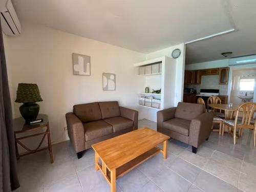 Posezení v ubytování Trafalgar Apartments - Unit #15 Starfish Villa