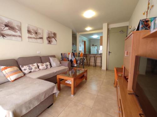 ATICO-APARTAMENTO, EL MEDANO, ZONA SURF, TERRAZAS, VISTAS, TRASTERO y GARAJE