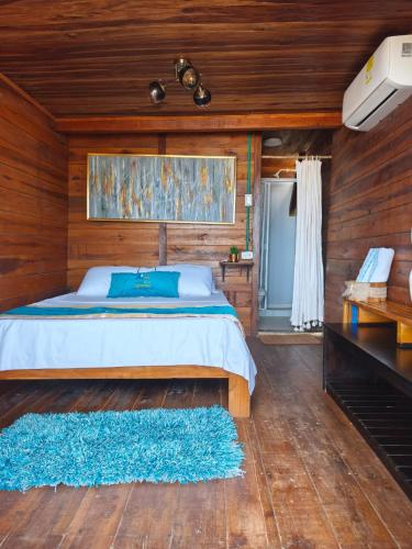 Ein Bett oder Betten in einem Zimmer der Unterkunft Hostal velero relax