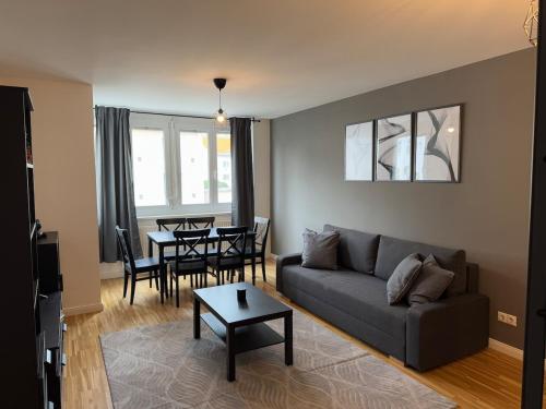 2BR, Danube, Central, U6 & S-Bahn - Axara Housing BRN 33