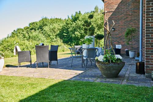 a patio with chairs and a table in a yard at Flinten Horsens in Horsens