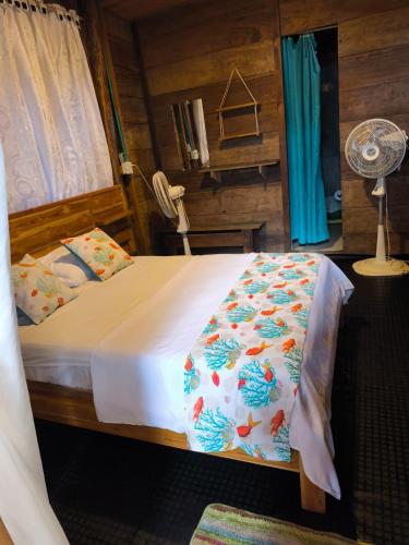 Ein Bett oder Betten in einem Zimmer der Unterkunft Hostal velero relax