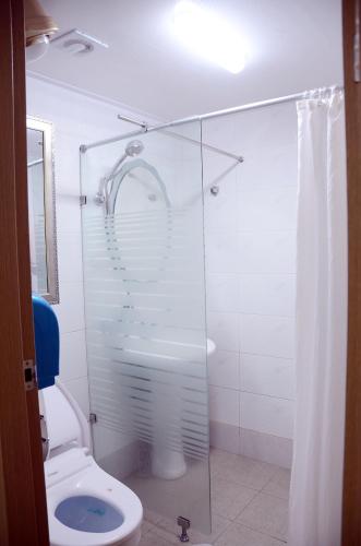 Ein Badezimmer in der Unterkunft Ganderak Guesthouse