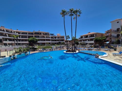Spacious apartment with private garden in Tenerife south