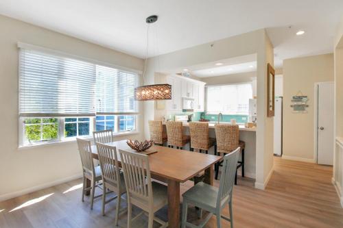 ロングボート・キーにあるStylish Longboat Key townhome minutes to beach Ospreys Nestのギャラリーの写真