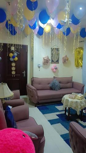 Ruang duduk di Furnished apartment -flat for rent