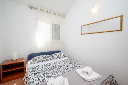Apartments with parking space Zadar - 22871
