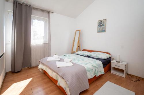 Apartments with parking space Zadar - 22871