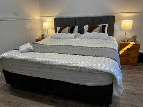 a large bed in a bedroom with two night stands at Sea Lake Holiday Cabin in Sea Lake