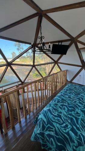 a room with a large window with a bed at Domo Tunquen in Tunquen