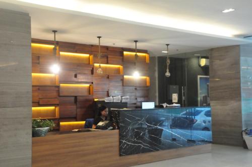 Ruang duduk di Cityscape Grand Tower - Lexis Suite 2BR, Across Ayala Mall, Near Cebu IT Park