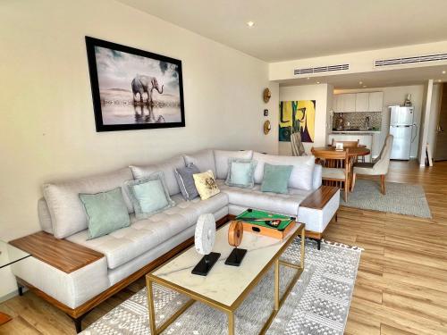 a living room with a couch and an elephant on the wall at Departamento Royal 3H-96 in Guadalajara