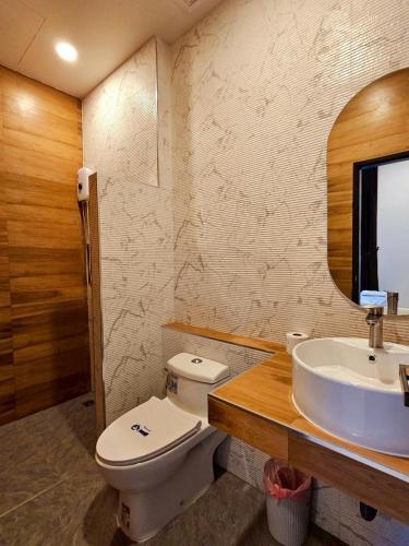 a bathroom with a toilet and a sink and a mirror at Medina Private Pool Villa-บางแสน in Ban Puk (1)