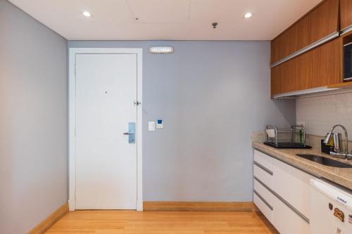 Η κουζίνα ή μικρή κουζίνα στο LFlats Hotel Oscar Freire