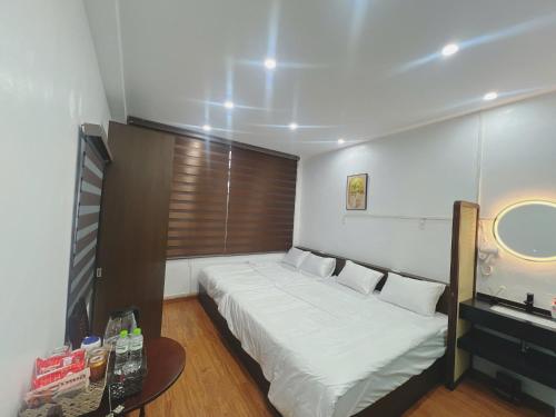 a bedroom with a bed and a mirror in it at Tom Homestay Cao Bang - Motorbike rental in Cao Bằng