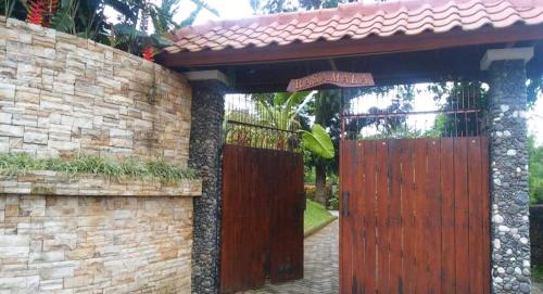 Afbeelding uit fotogalerij van Villa Rasamala in Sampal 2