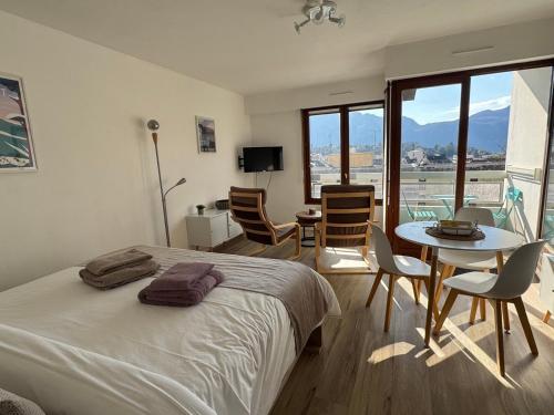 Studio moderne et cosy, bien situé, vue montagne, wifi - FR-1-555-114