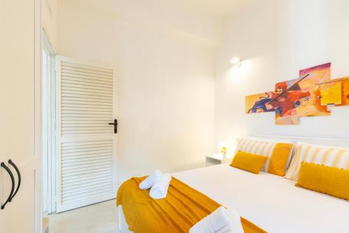 Una cama o camas en una habitación de Blue Heaven