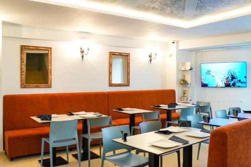 Μια τηλεόραση ή/και κέντρο ψυχαγωγίας στο Tomis 11