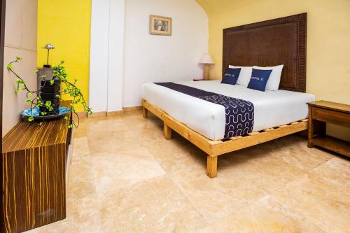 Letto o letti in una camera di Capital O Cancun International Airport 24 7