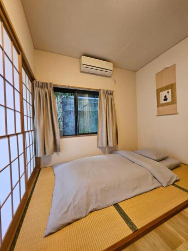 Postel nebo postele na pokoji v ubytování 五斗觀驛站 gotokan guest house