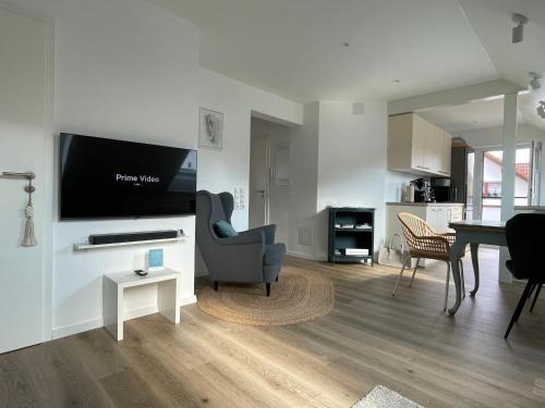 Televisyen dan/atau pusat hiburan di Schwarzwald Wellness byHannes