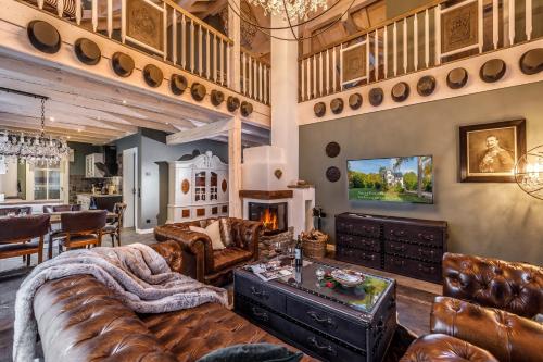 Χώρος καθιστικού στο Ferienhaus Ilsenburg, luxuriöse Landhäuser mit Sauna und Kamin, mitten im Harz