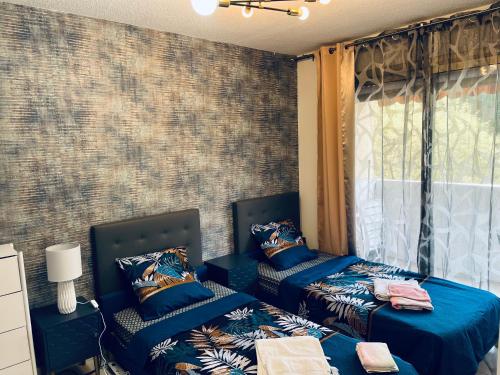 Ένα ή περισσότερα κρεβάτια σε δωμάτιο στο T2 Vallombrosa Terrasse Parking