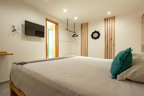 a bedroom with a bed and a tv on the wall at Capital O Hotel Terraza 158 in Mexico City