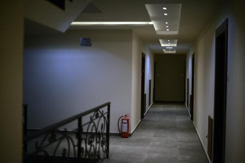 a hallway in a building with a fire extinguisher at Apartman Marjanović Palić in Palić