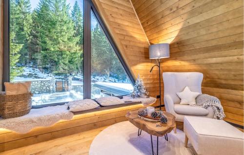 Χώρος καθιστικού στο Amazing Home In Ravna Gora With Sauna