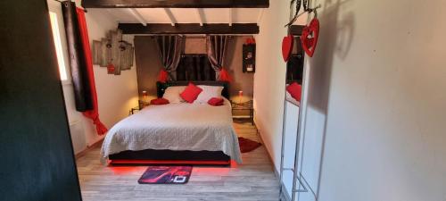 Ένα ή περισσότερα κρεβάτια σε δωμάτιο στο L auberge romantique