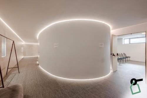 a living room with a large white wall at HOTIDAY Room Collection - Varazze in Varazze
