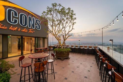Bcons PS Hotel and Apartment- Newly Opened Hotelにあるレストランまたは飲食店