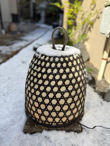 a container sitting on the ground with snow on it at 五斗觀驛站 gotokan guest house in Suita