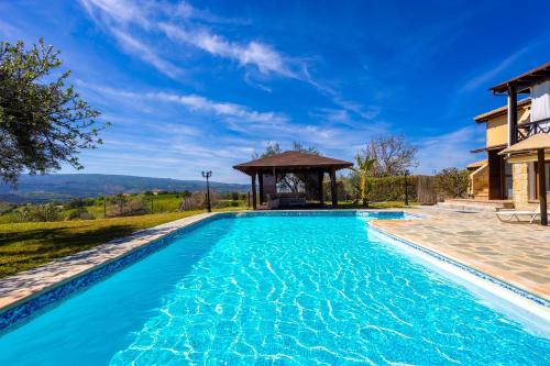 Πισίνα στο ή κοντά στο Villa River View