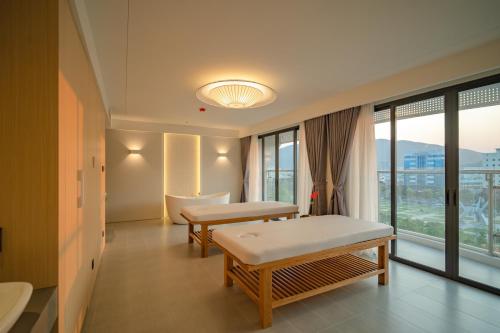 Ένα ή περισσότερα κρεβάτια σε δωμάτιο στο A'dor Hotel & Spa Quy Nhơn