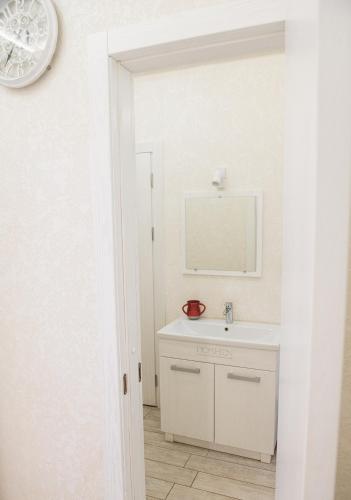 a bathroom with a sink and a mirror at Hoshen Hotel in Umanʼ