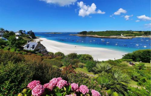 3 Bedroom Lovely Home In Saint-Pabu