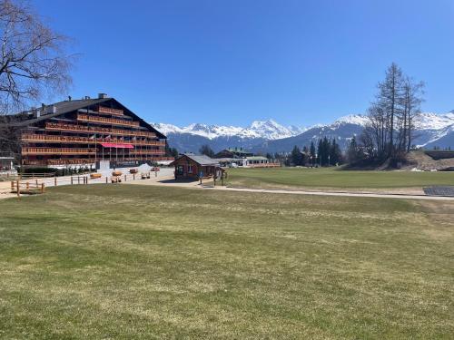 Cosy Rooftop Downtown Crans-Montana with Stunning View and Swimming Pool